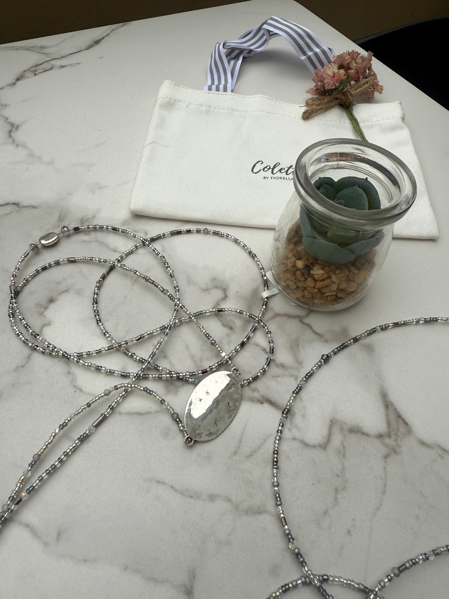 Collar plateado