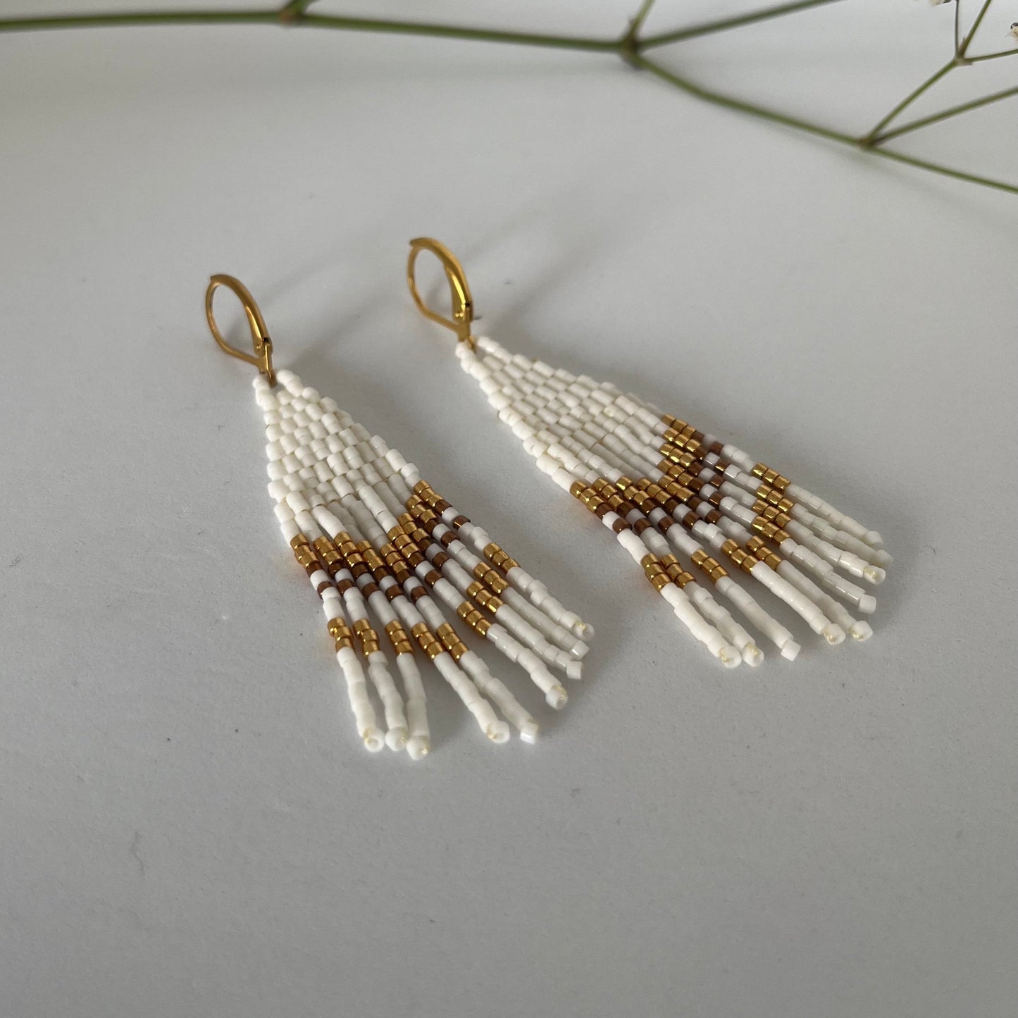 Aretes Blancos con dorado